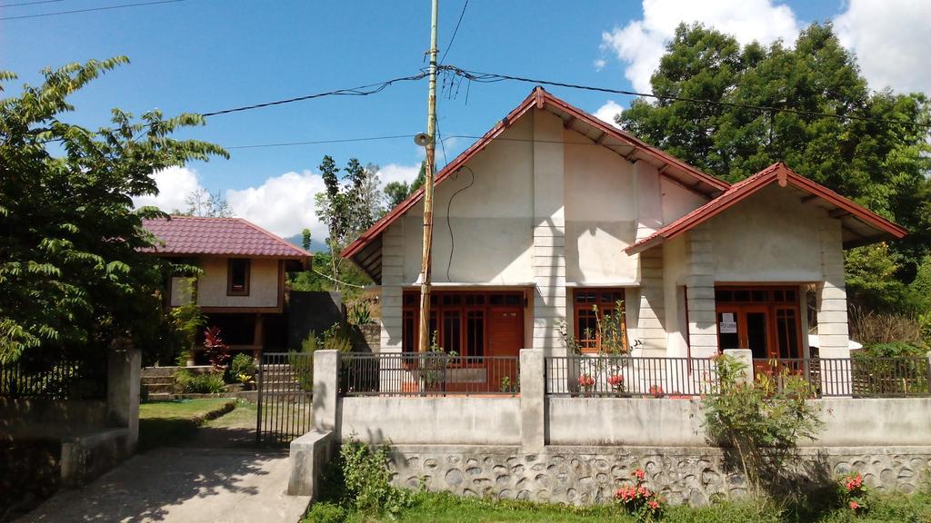 Radiya Guesthouse Сембалун Лауанг Екстериор снимка